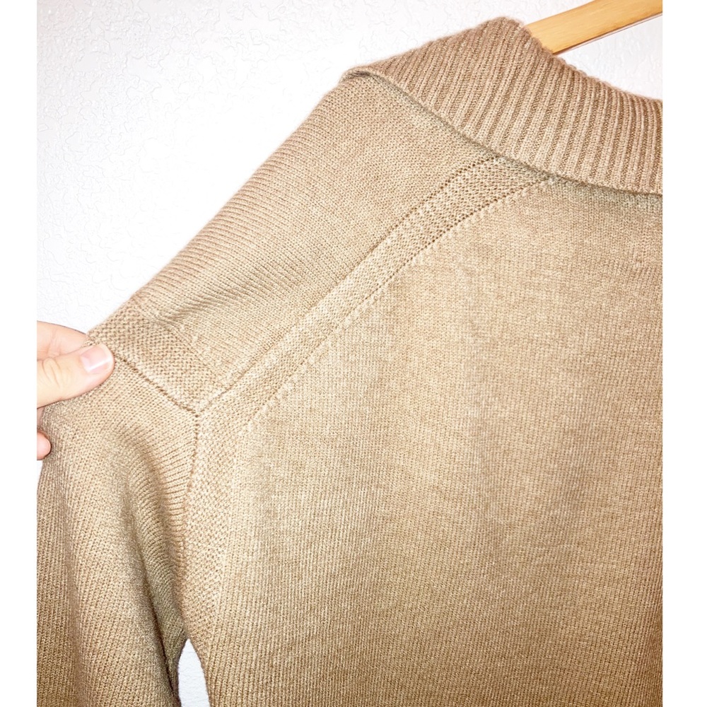 ALL : ROW Chunky Knit V-Neck side Vent Sweater Tan / Camel SZ: Large - Picture 10 of 13